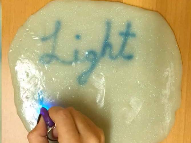 HOW-TO: WRITE WITH LIGHT ON THINKING PUTTY