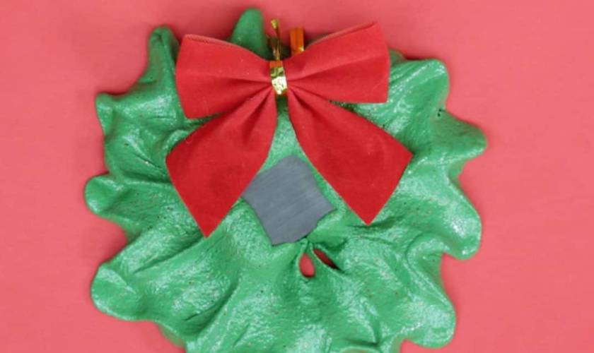 HOW-TO: MAKE A MAGNETIC HOLIDAY WREATH